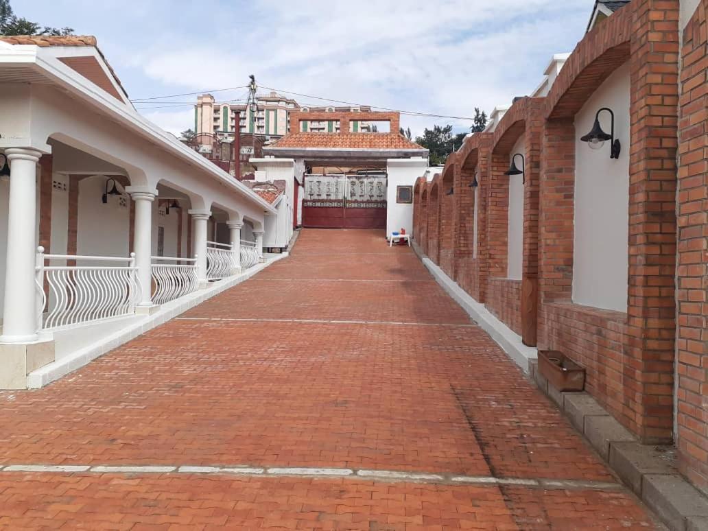 Cari Hotel Kigali Exterior foto