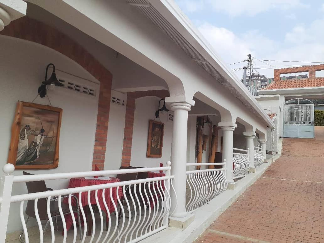 Cari Hotel Kigali Exterior foto