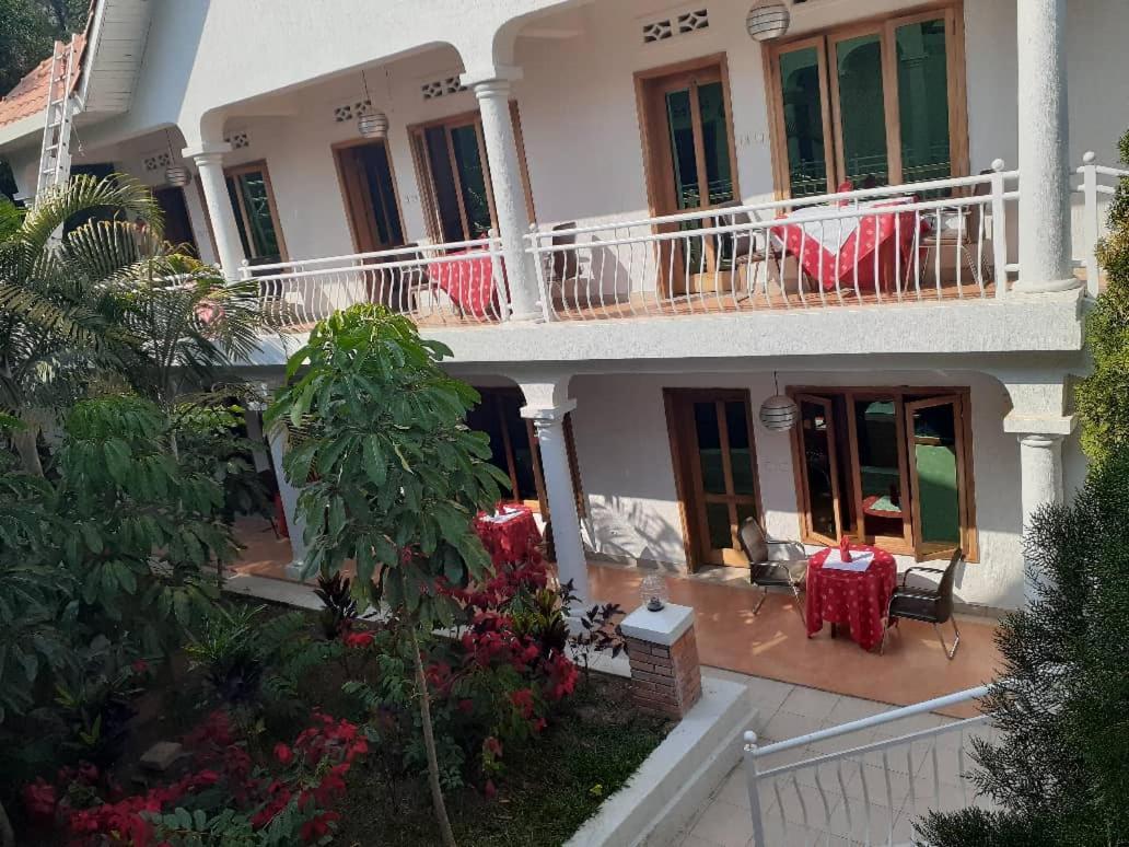 Cari Hotel Kigali Exterior foto
