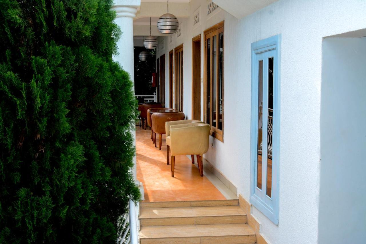 Cari Hotel Kigali Exterior foto